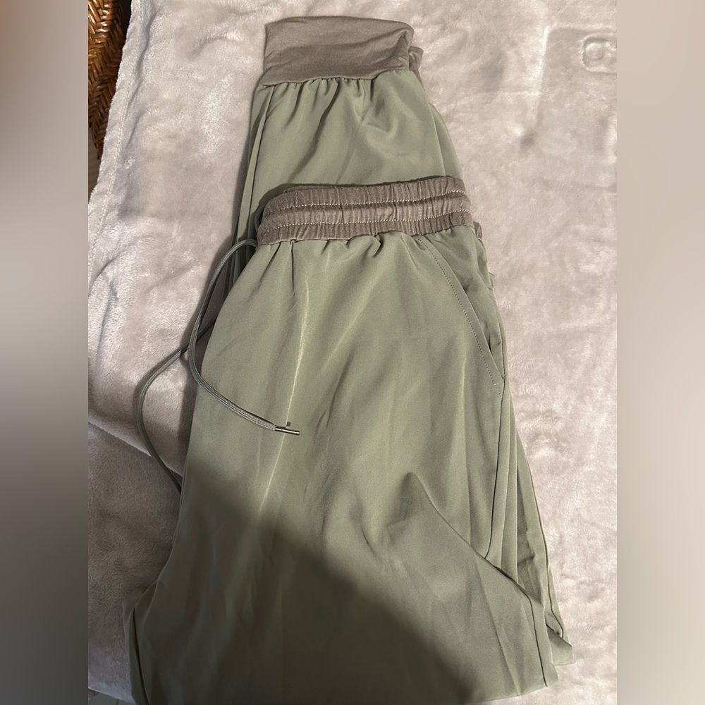 Olive colored lightweight joggers. Size xl